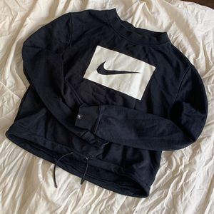 Cropped Nike Crewneck